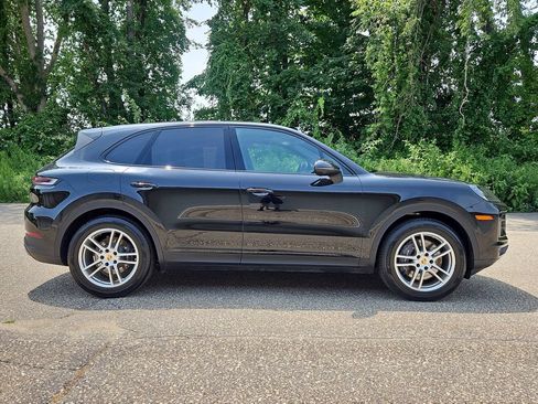 Certified 2024 Porsche Cayenne AWD/4WD image 8