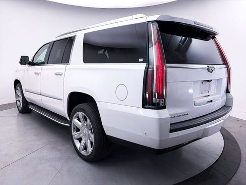 Used 2020 Cadillac Escalade ESV Luxury AWD/4WD image 12