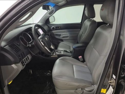 Used 2014 Toyota Tacoma PreRunner w/ SR5 Package RWD image 7