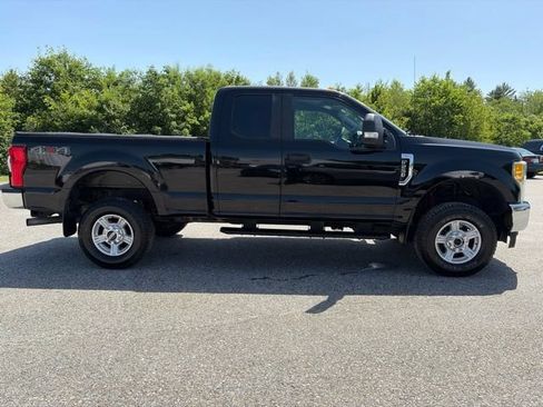 Used 2017 Ford F250 XL w/ Power Equipment Group AWD/4WD image 8