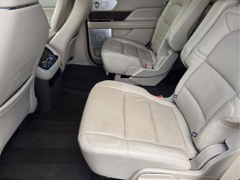 Used 2021 Lincoln Navigator Reserve AWD/4WD image 29
