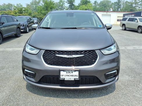 Used 2023 Chrysler Pacifica Limited FWD image 9