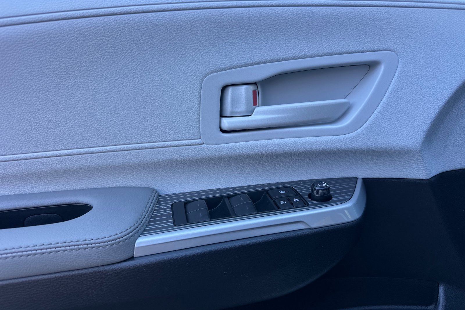 Certified 2026 Toyota Sienna LE FWD image 12
