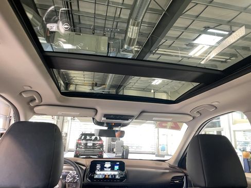 Used 2023 Nissan Rogue SL w/ SL Premium Package image 20