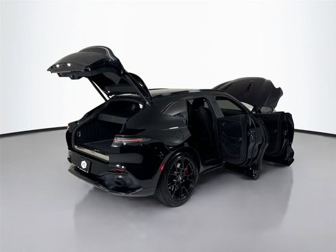 Used 2021 Aston Martin DBX image 38