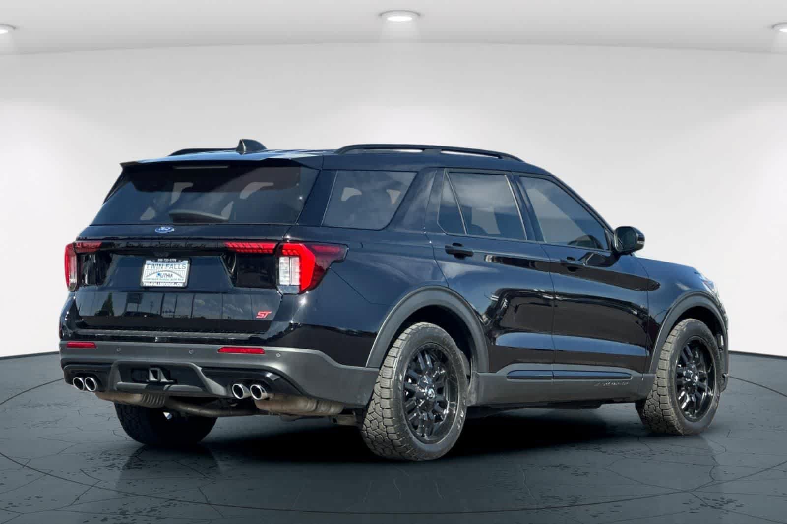 Used 2025 Ford Explorer ST AWD/4WD image 2