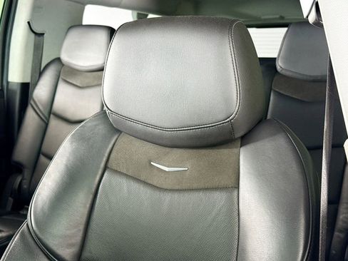 Used 2019 Cadillac Escalade ESV Luxury image 24