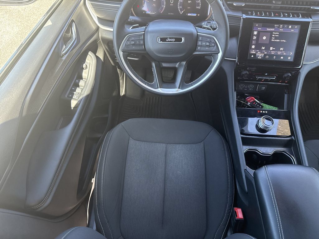 Used 2025 Jeep Grand Cherokee L Laredo RWD image 14