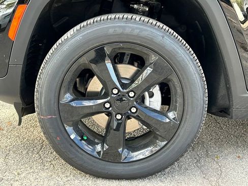 New 2024 Jeep Grand Cherokee Altitude image 16