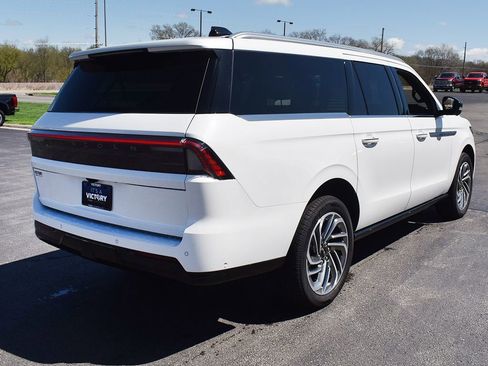 Used 2025 Lincoln Navigator L Reserve AWD/4WD image 15