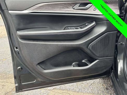 Used 2023 Jeep Grand Cherokee Limited AWD/4WD image 9