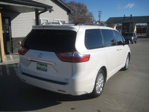 Used 2015 Toyota Sienna Limited Premium image 8