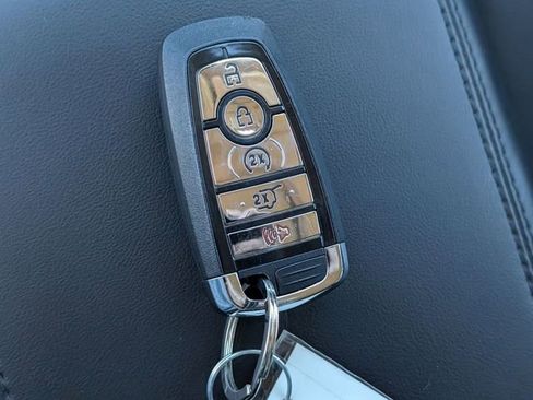 Used 2022 Lincoln Nautilus Reserve image 32