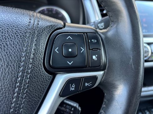 Used 2019 Toyota Highlander AWD V6 image 21
