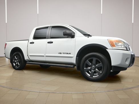 Used 2015 Nissan Titan SV w/ SV Value Truck Package RWD image 18