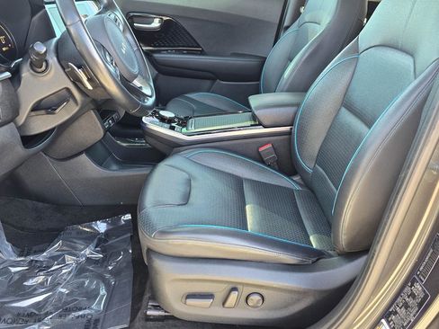 Used 2022 Kia Niro EX Premium w/ Cold Weather Package image 13