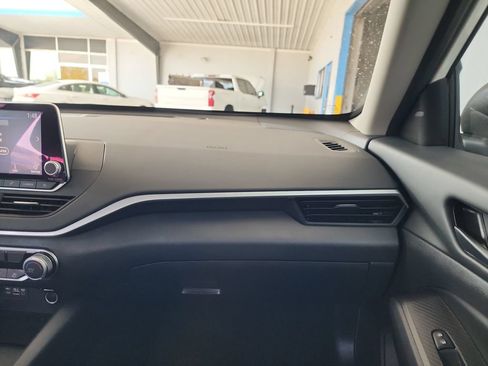 Used 2025 Nissan Altima 2.5 S FWD image 32