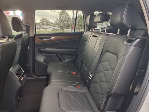 Used 2025 Volkswagen Atlas SE FWD image 18
