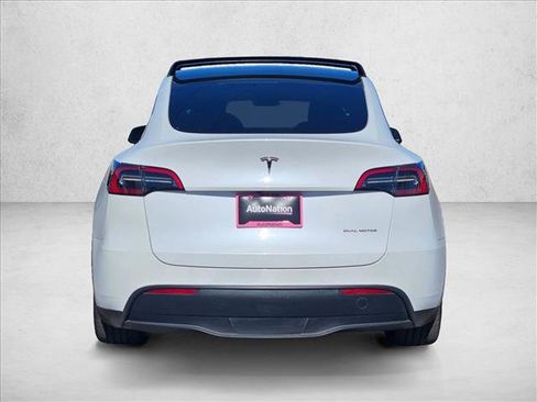 Used 2021 Tesla Model Y Long Range image 8