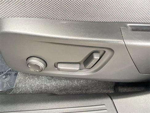 Used 2024 Volvo XC40 Recharge Core w/ Protection Package Premier image 23