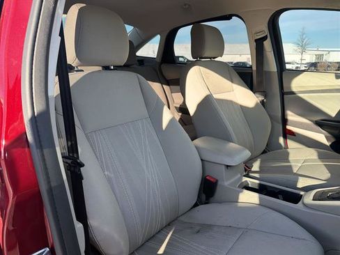 Used 2017 Ford Focus SE image 23