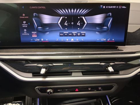 Used 2024 BMW X7 xDrive40i w/ M Sport Package AWD/4WD image 18