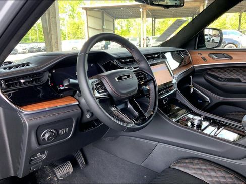 New 2026 Jeep Grand Cherokee L Summit w/ Obsidian Package AWD/4WD image 7