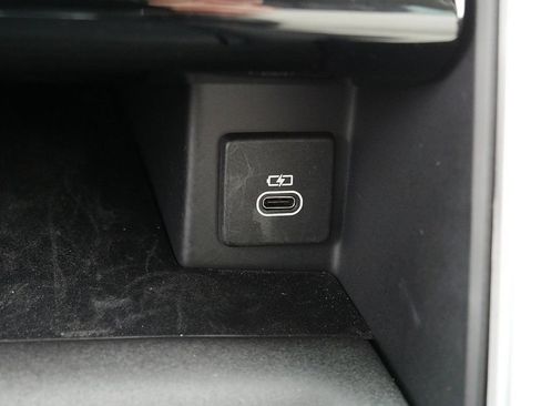 Used 2025 Land Rover Discovery Metropolitan Edition AWD/4WD image 52