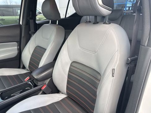 Used 2022 Nissan Kicks SR w/ Premium Package image 43