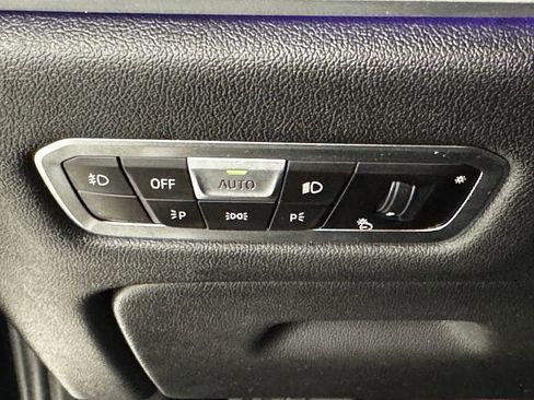 Used 2022 BMW X7 xDrive40i w/ Executive Package image 32