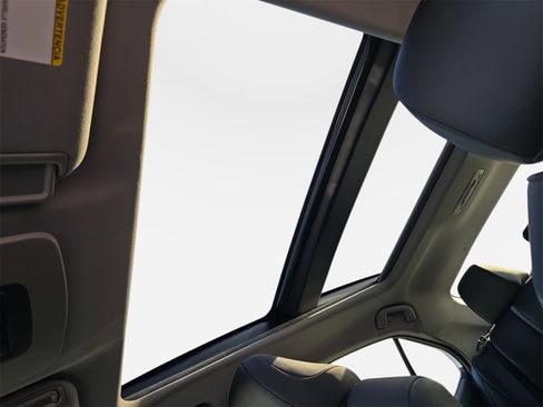 Used 2021 Toyota Camry XSE image 28