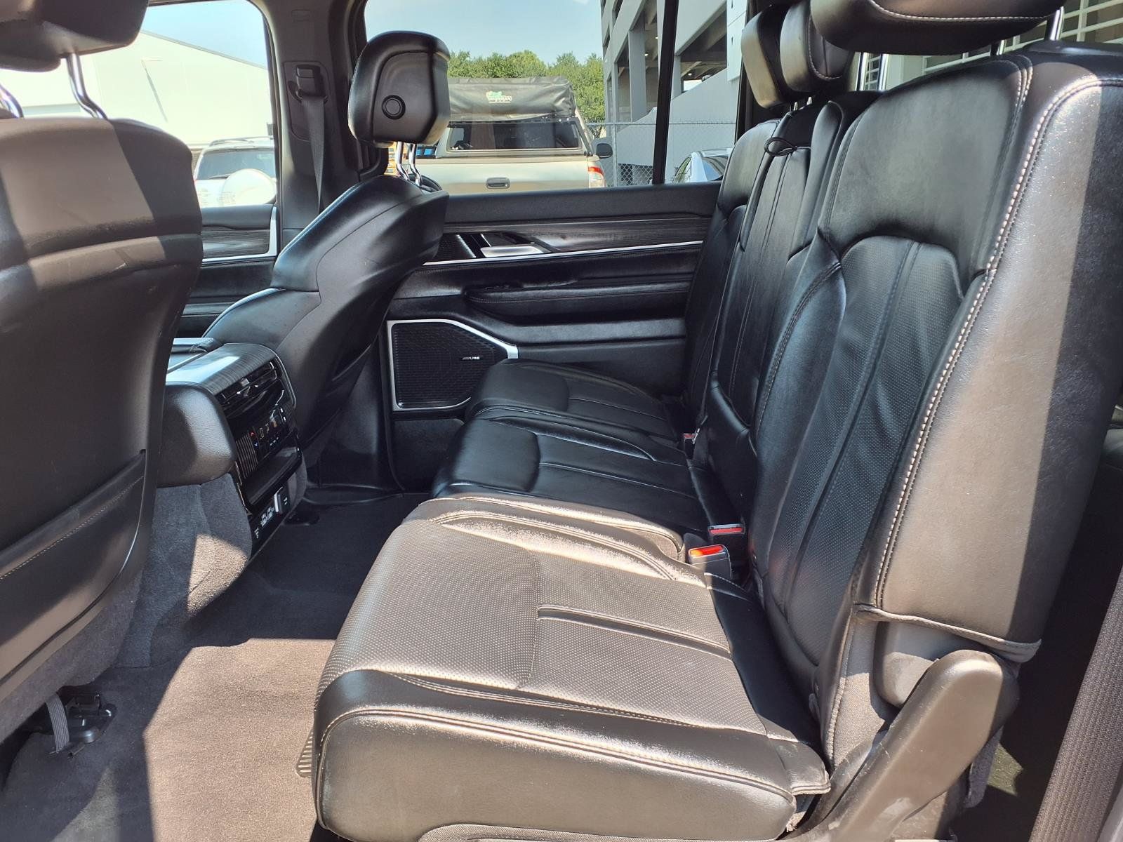 Used 2024 Jeep Wagoneer L Series II RWD image 19