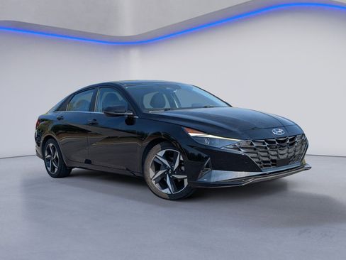 Used 2022 Hyundai Elantra Limited w/ Cargo Package image 2