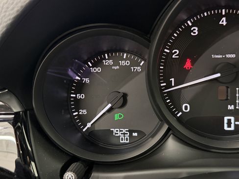 Certified 2025 Porsche Macan image 48