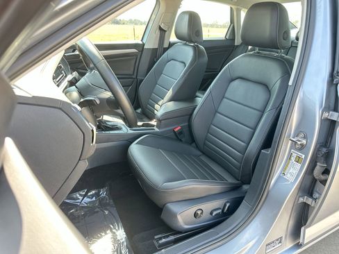 Used 2024 Volkswagen Jetta SE image 11