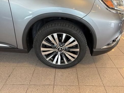 Used 2020 Mitsubishi Outlander ES FWD image 11