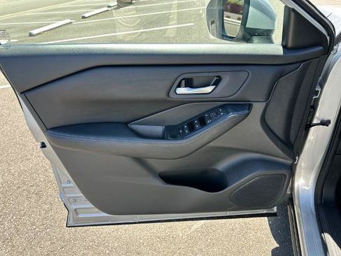 Used 2024 Nissan Rogue SV FWD image 11