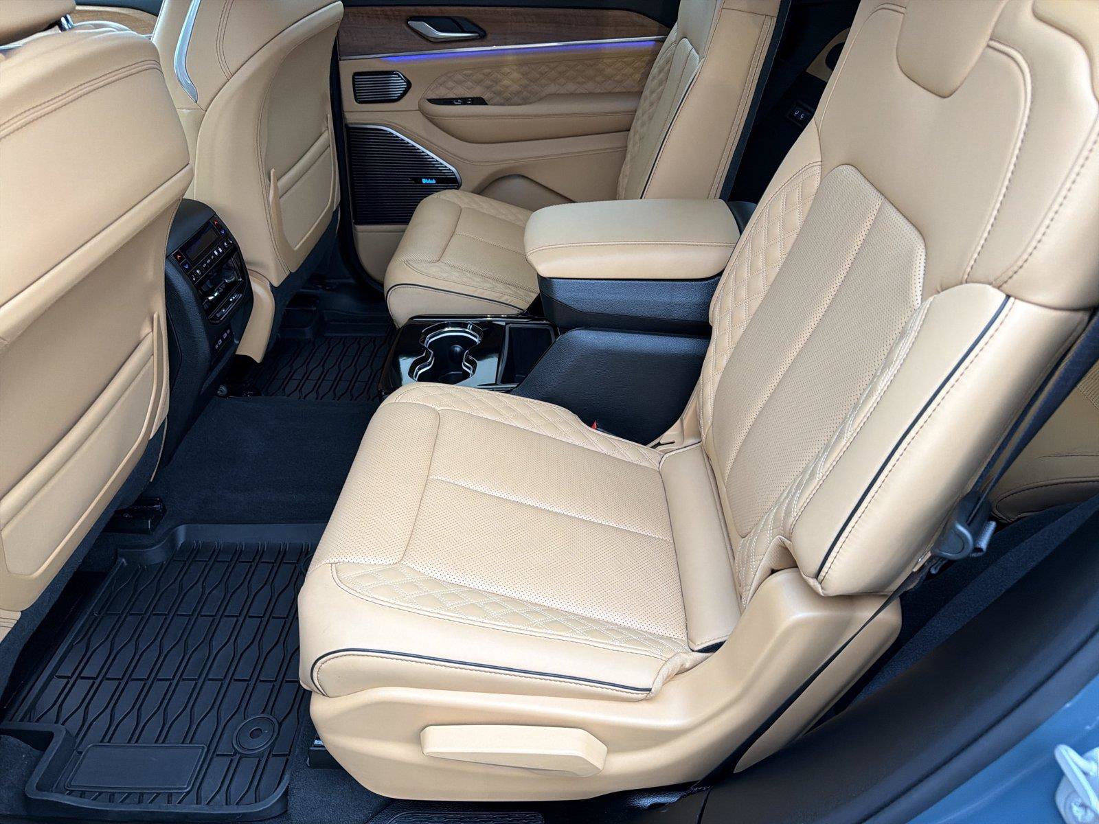 Used 2026 Jeep Grand Cherokee L Summit w/ Obsidian Package AWD/4WD image 21