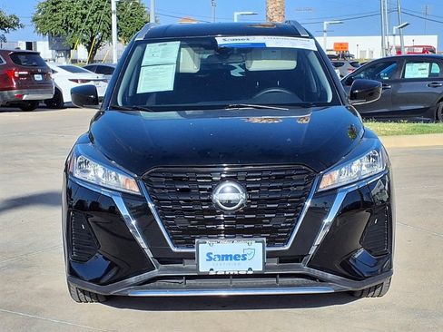 Used 2022 Nissan Kicks SV FWD image 2