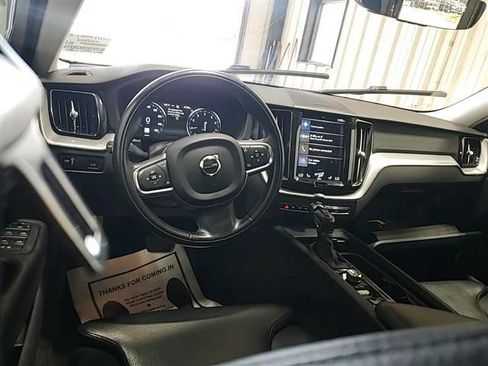 Used 2019 Volvo XC60 T5 Momentum w/ Multimedia Package AWD/4WD image 16