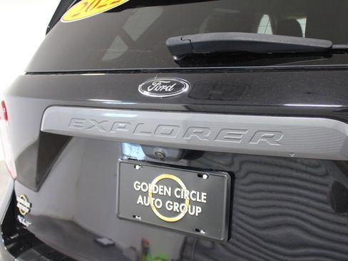 Used 2022 Ford Explorer XLT w/ Equipment Group 202A image 13
