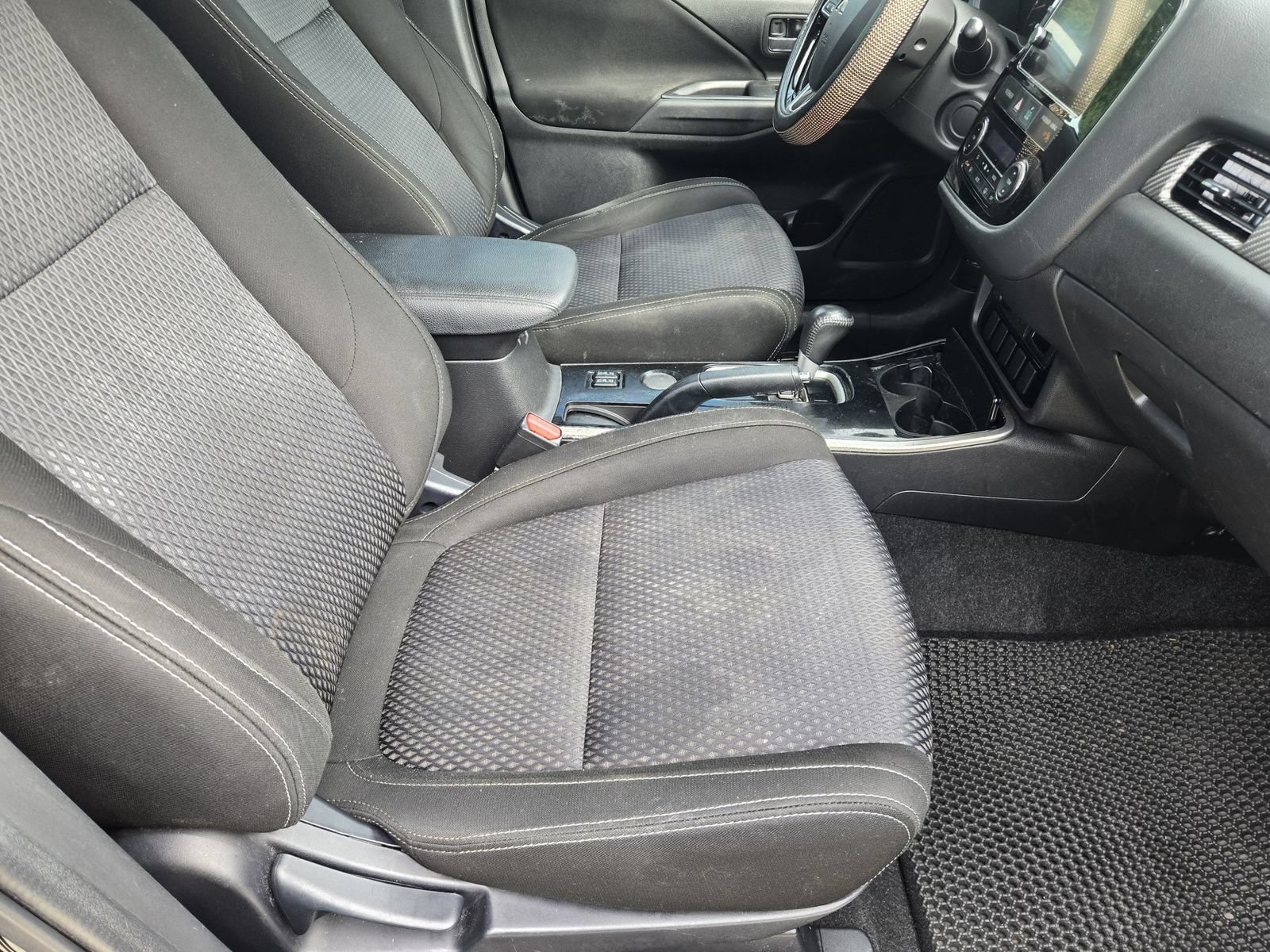 Used 2017 Mitsubishi Outlander SE FWD image 14