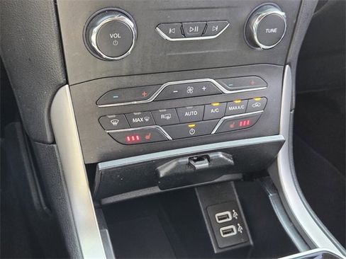 Used 2020 Ford Edge SEL image 19