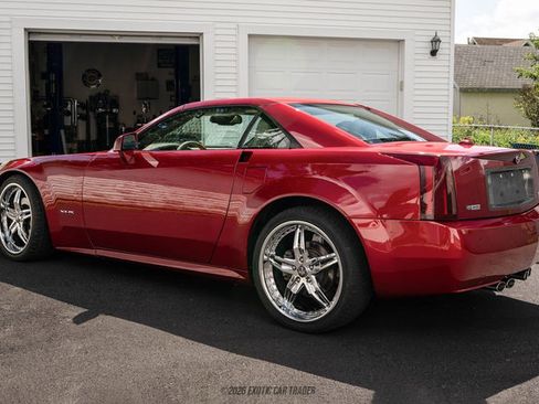 Used 2005 Cadillac XLR RWD image 16