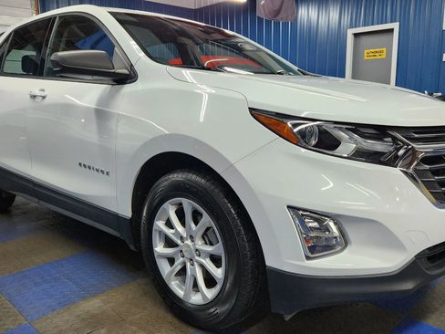 Used 2019 Chevrolet Equinox LS image 2