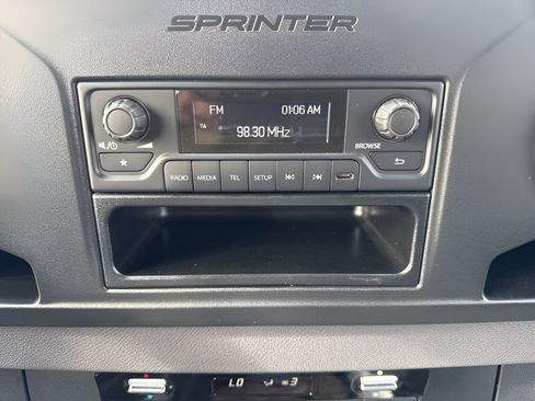 Used 2025 Mercedes-Benz Sprinter 2500 image 14