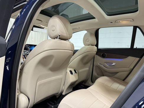 Used 2022 Mercedes-Benz GLC 300 4MATIC w/ Premium Package Lite image 17