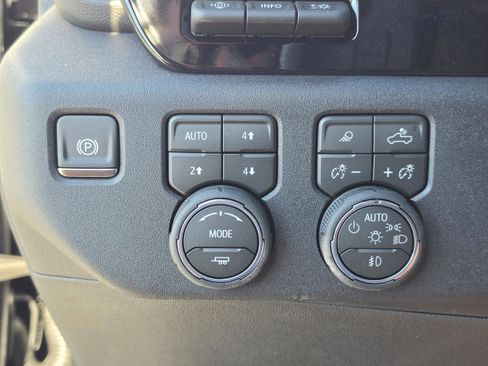 New 2026 Chevrolet Silverado 1500 High Country AWD/4WD image 32