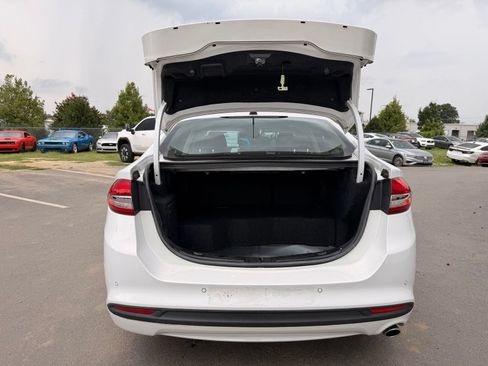 Used 2017 Ford Fusion SE w/ Equipment Group 602A FWD image 39