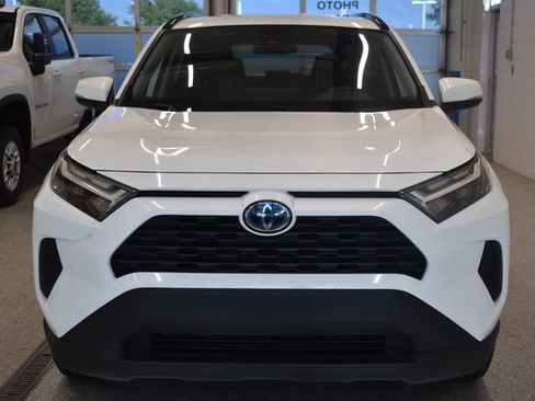 Used 2024 Toyota RAV4 LE AWD/4WD image 3